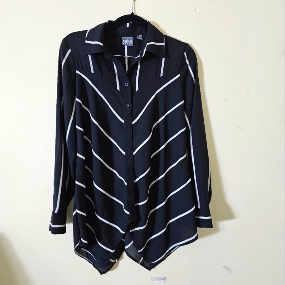 SOHO New York & Co Women's button-up Shirt  Size XS